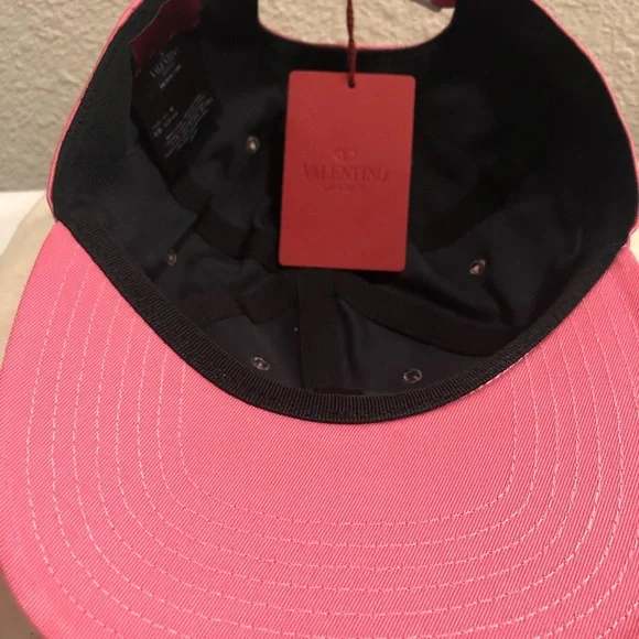 Grand NEE Valentino Garavani VLTN Logo Cap Pink Buy Valentino Garavani Pink Chez Valentino Baseball Cap in  main image 4